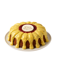 Bolo Vulcão de Maracujá com Calda de Morango